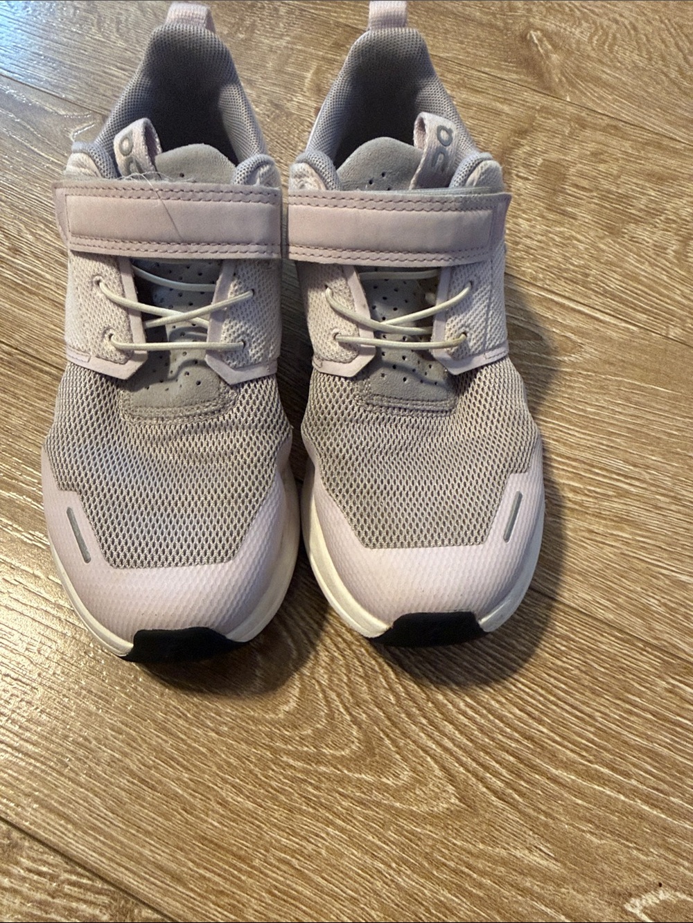On Running Kids Sneakers in Pale Purple and White - Picture 3 of 5